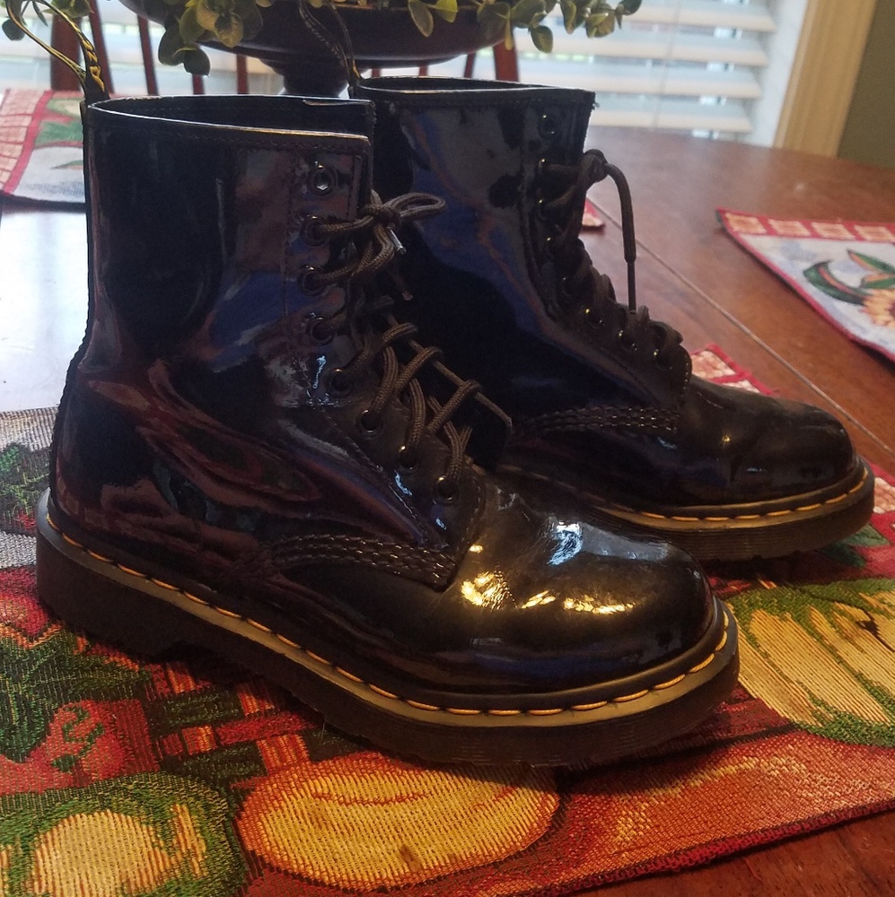 Dr Martin womens size 6 Air Wair black boots